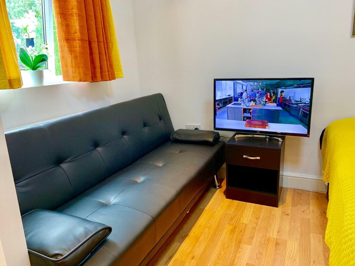 London Studio Apartments, Private Bathrooms And Parking Ilford Exterior photo